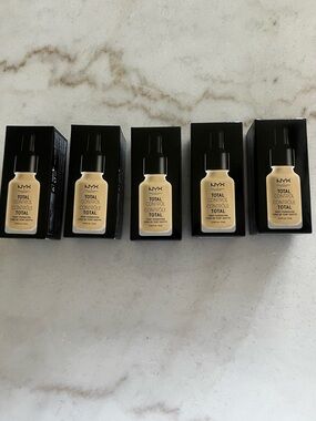 NYX Total Control Drop Foundation - Light Beige Set